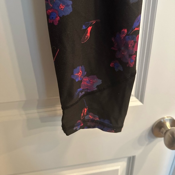 Floral Wicking 7/8 Legging - Picture 4 of 6